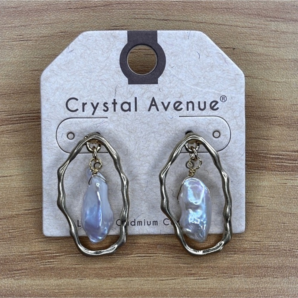 Earrings Baroque Pearl Gold Tone Post Back Organic Hoop Style New with Tags